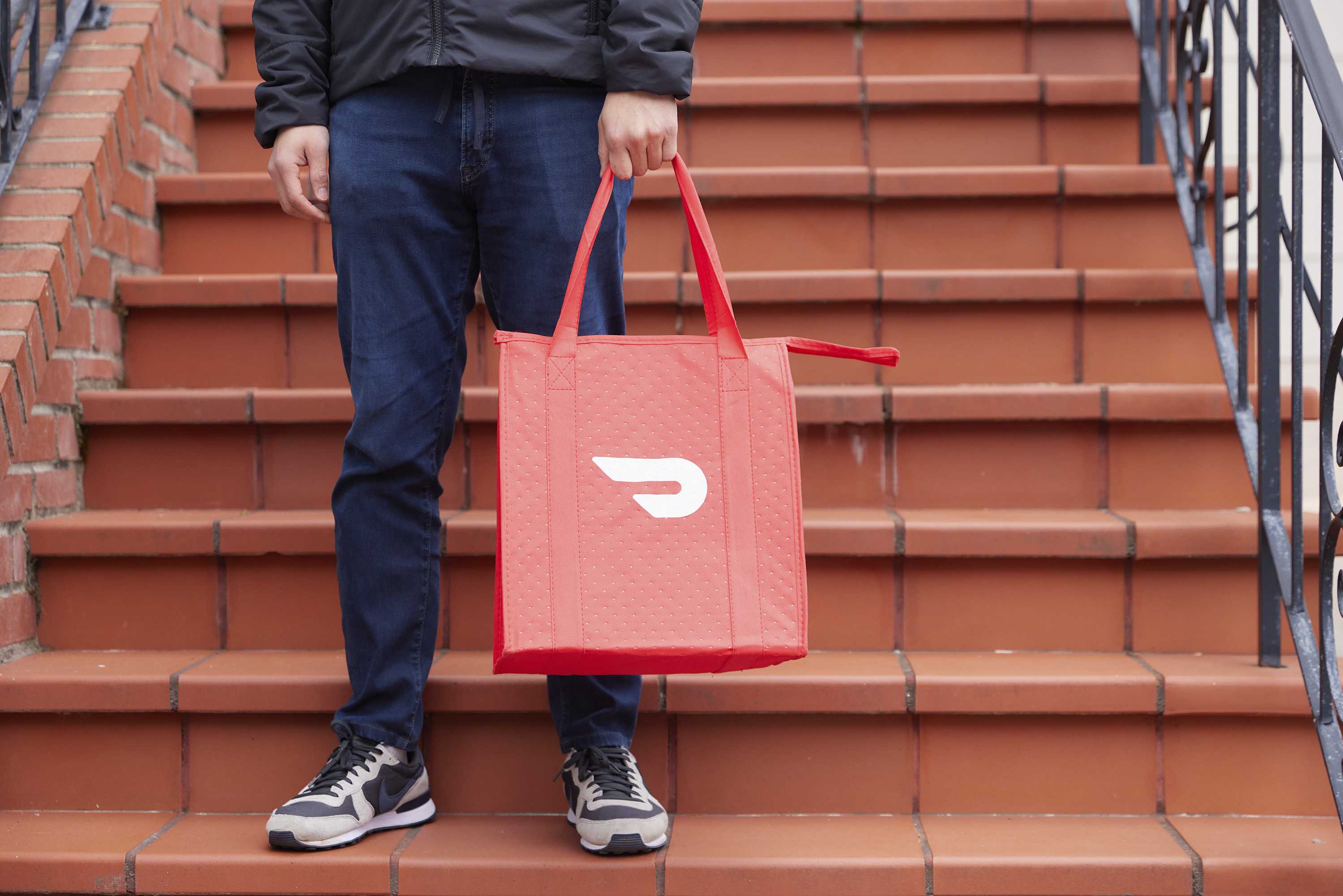 DoorDash agrees to buy Instacart for $17 billion — WISN 12 Milwaukee